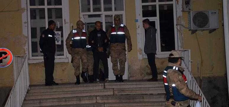 Jandarma’nın Dur İhtarına Uymayan 3 Kişi Gözaltına Alındı