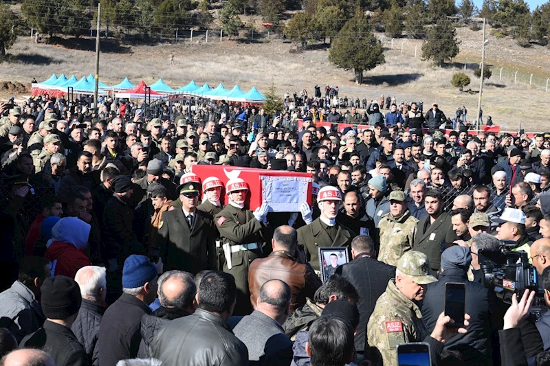 Piyade Sözleşmeli Er Emrullah Gülmez, toprağa verildi 