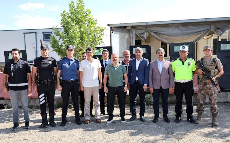 Vali Varol uygulama noktasındaki güvenlik güçlerini ziyaret etti