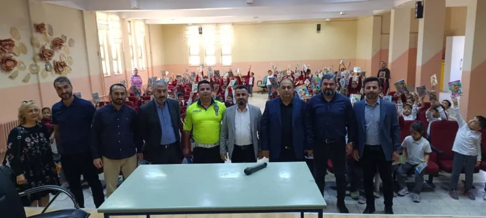 Besni’de minik öğrenciler trafik eğitimi ile bilinçlenmeye devam ediyor