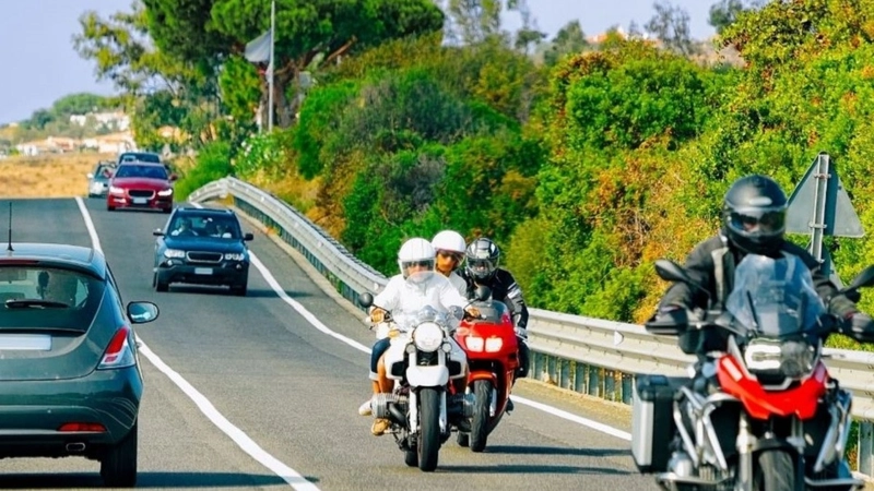 Adıyaman’da polis ekiplerinden kask uyarısı
