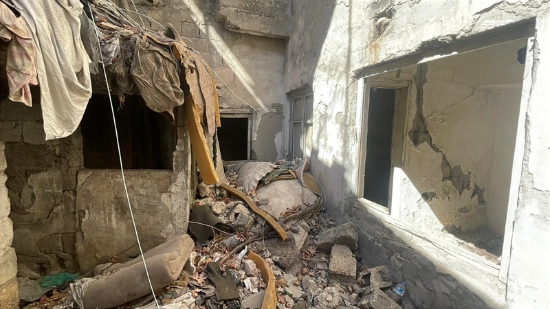 Adıyaman’da yıkılmayan metruk bina tehlike saçıyor