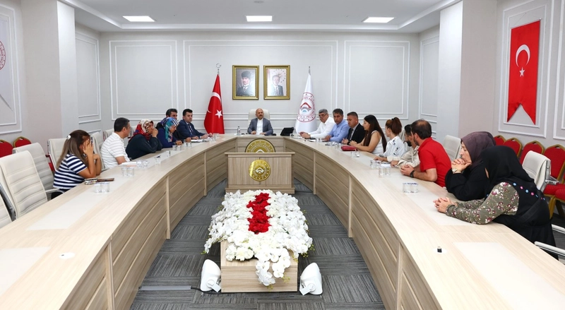 Vali Varol vatandaşların istihdam taleplerini dinledi 
