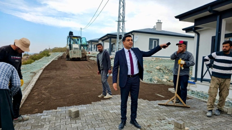 Tut İlçe Kaymakamı Güngör, Öğütlü Köyü Deprem Konutları’nda incelemelerde bulundu 