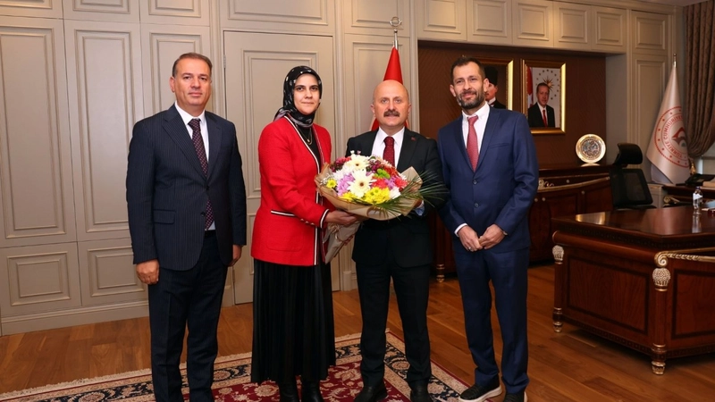 Vali Osman Varol öğretmenleri ağırladı