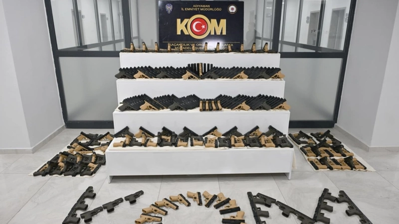 Adıyaman’da  silah operasyonu: Yüzlerce tabanca ele geçirildi