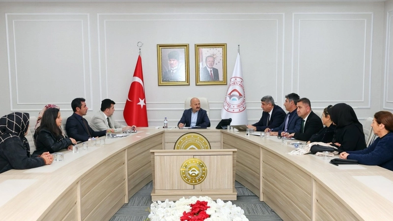 Vali Osman Varol, iş arayan vatandaşların taleplerini dinledi 