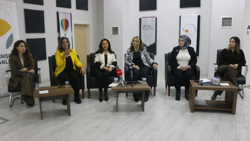 Adıyaman’da ‘Kadınlar Nerede?’ paneli: Kadınların toplumsal mücadeleleri ve çözüm arayışları masaya yatırıldı  - Videolu Haber