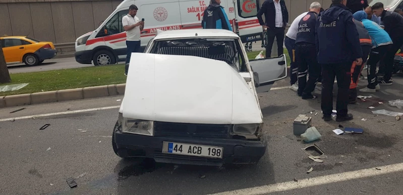 Çekici ile otomobilin karıştığı kazada 7 kişi yaralandı 