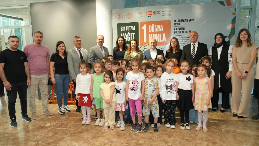 “Bir Tutam Kâğıt, Bir Dünya Kukla” Sergisi Açıldı