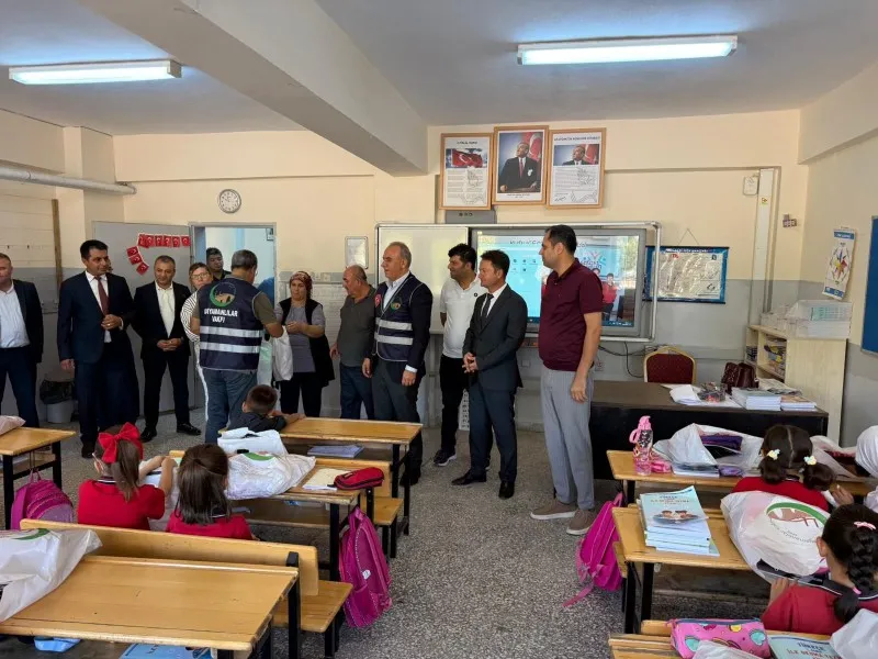 Adıyamanlılar Vakfı’ndan burs ve kırtasiye desteği 