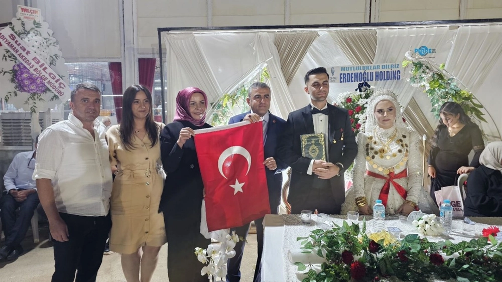 Tayyip ve Emine Arıcak çifti dünya evine girdi: Adıyaman protokolü düğünde buluştu 