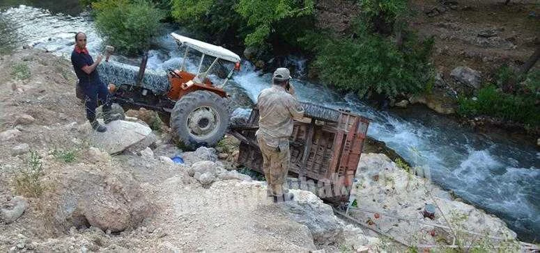 Besni’de Traktör Devrildi: 1 Ölü, 3 Yaralı