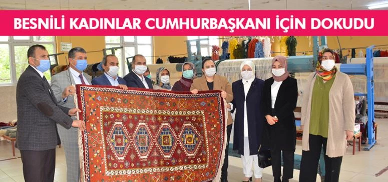 Besnili Kadınlar Cumhurbaşkanı İçin Halı Dokudu