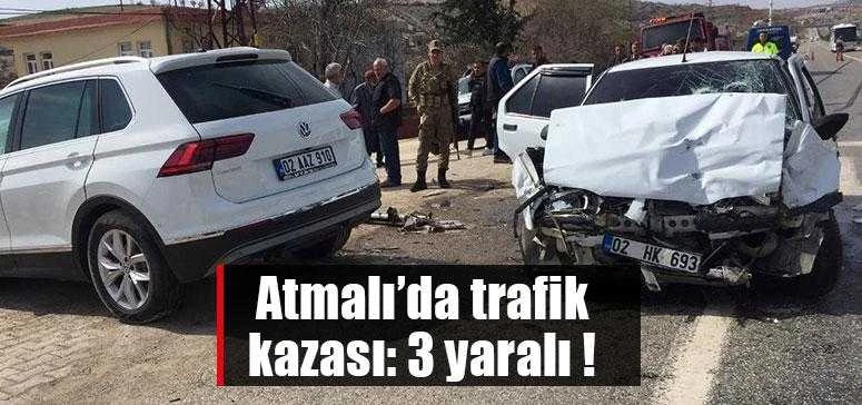 Atmalı’da otomobiller çarpıştı: 3 yaralı