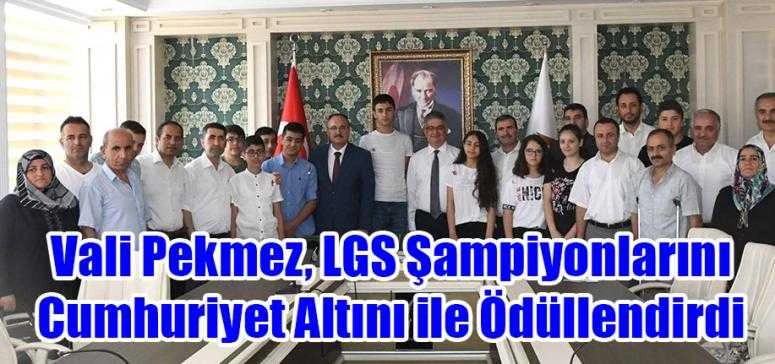 Vali Pekmez, LGS Şampiyonlarını Ödüllendirdi